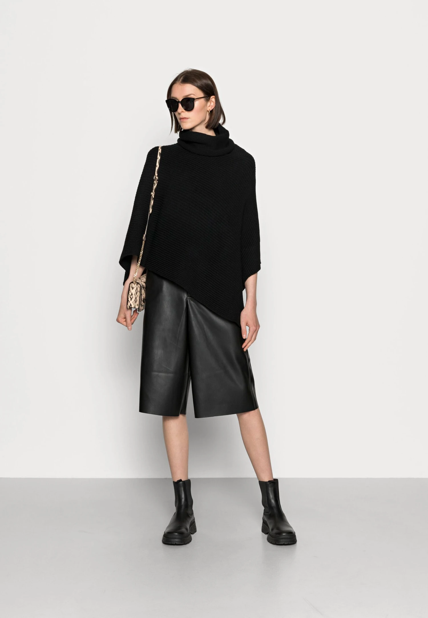 Poncho - Black
