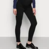 Slim Fit Jeans - Black